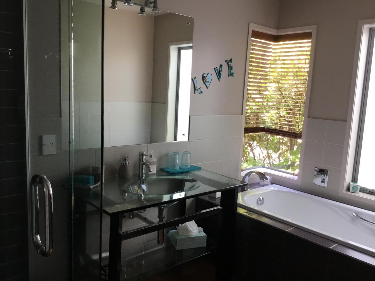 Stunning Views Bed, Breakfast & Health Retreat Bed & Breakfast Whangamata Exterior photo